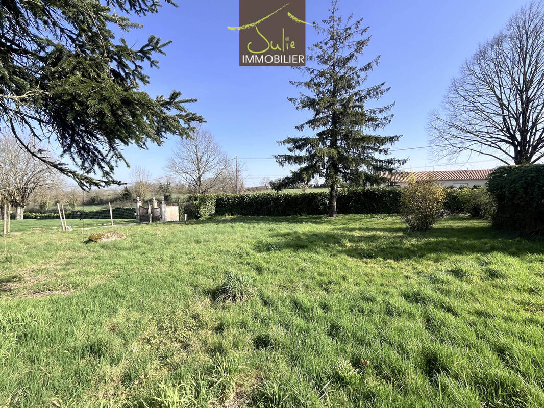 Terrain à LA CHAPELLE-SAINT-LAURENT