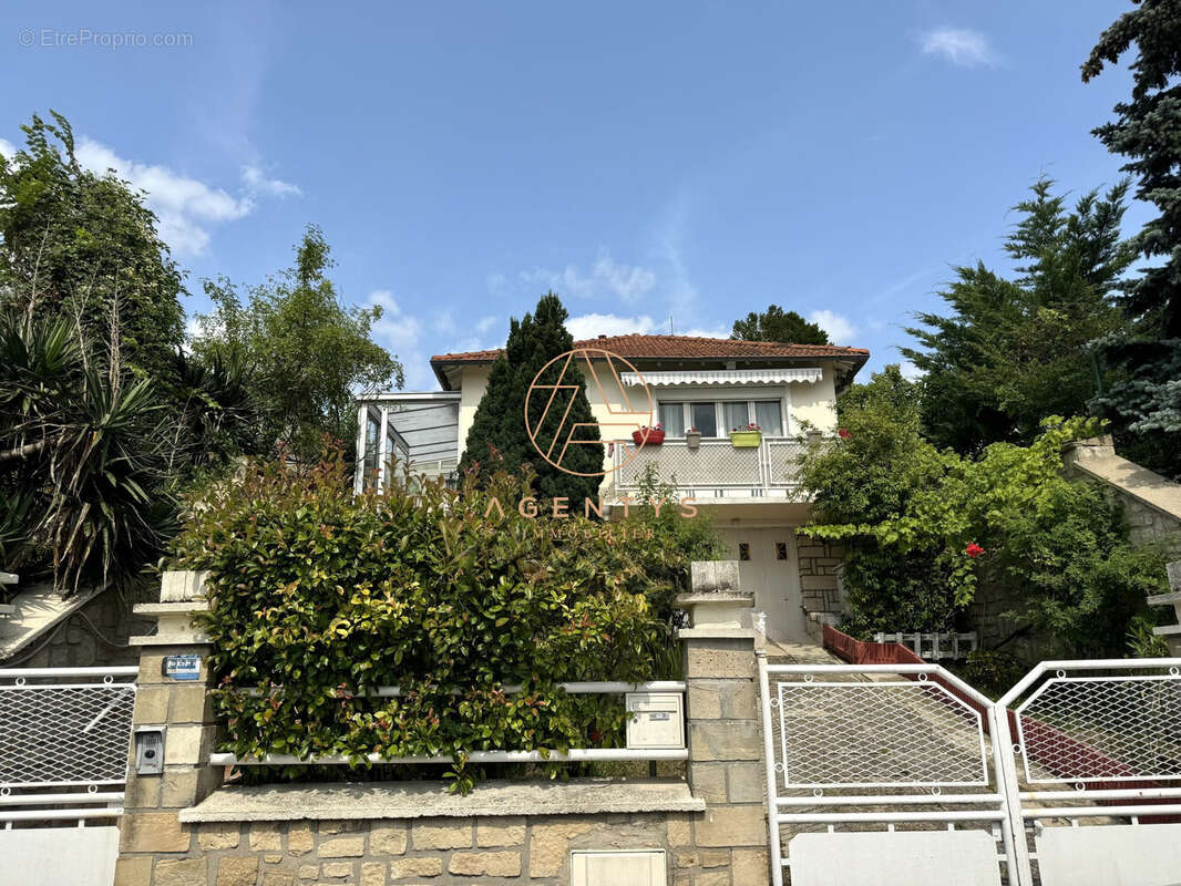 Maison 108 m² à Louvres  - photo 2