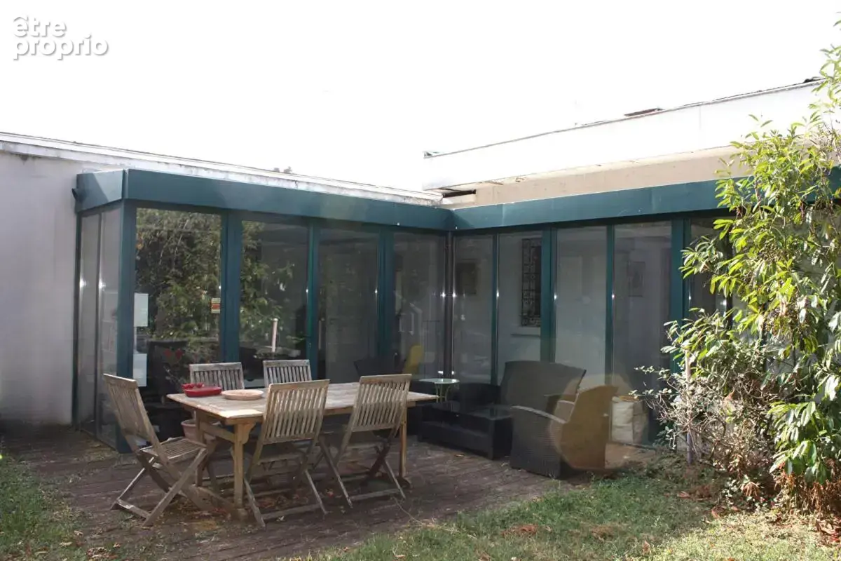Maison Brindas T6 de195 m2 terrain individuel 1640 m² - photo 4