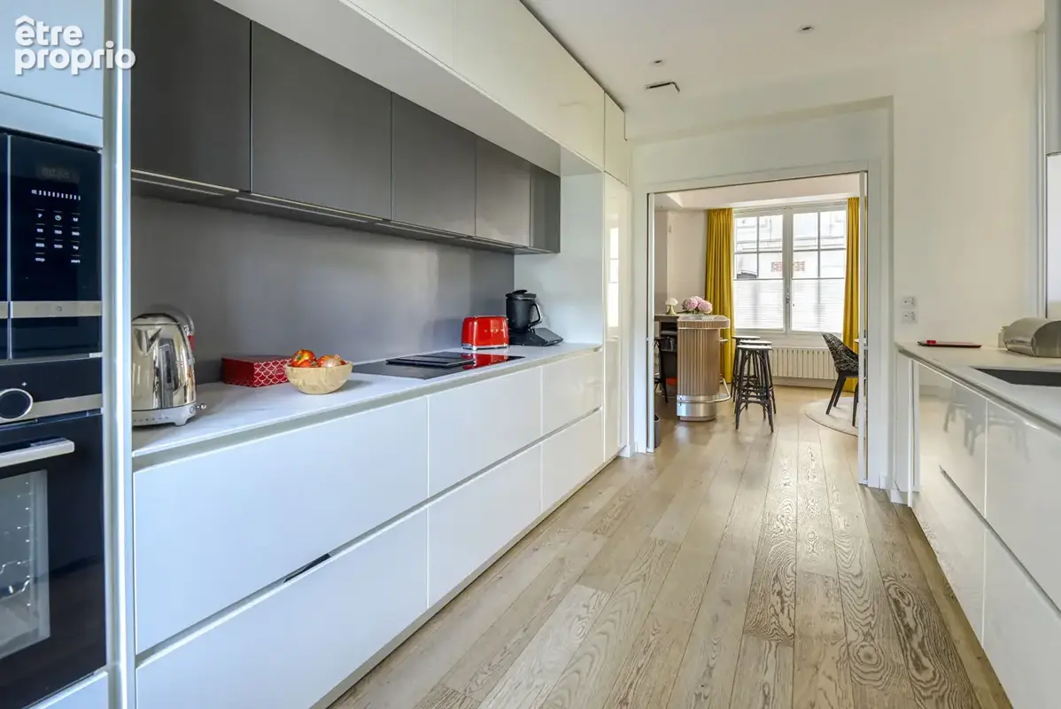 Maison très soignée de 185 m²  (215 m² au sol) entièrement rénovée en 2019 avec deux garages à proximité du quartier commerçant  - photo 7