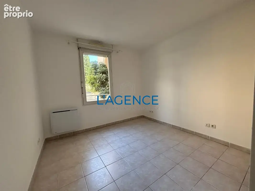 Appartement T2 de 42m2 en étage avec ascenseur et terrasse et garage au centre- ville de Hyères - photo 7