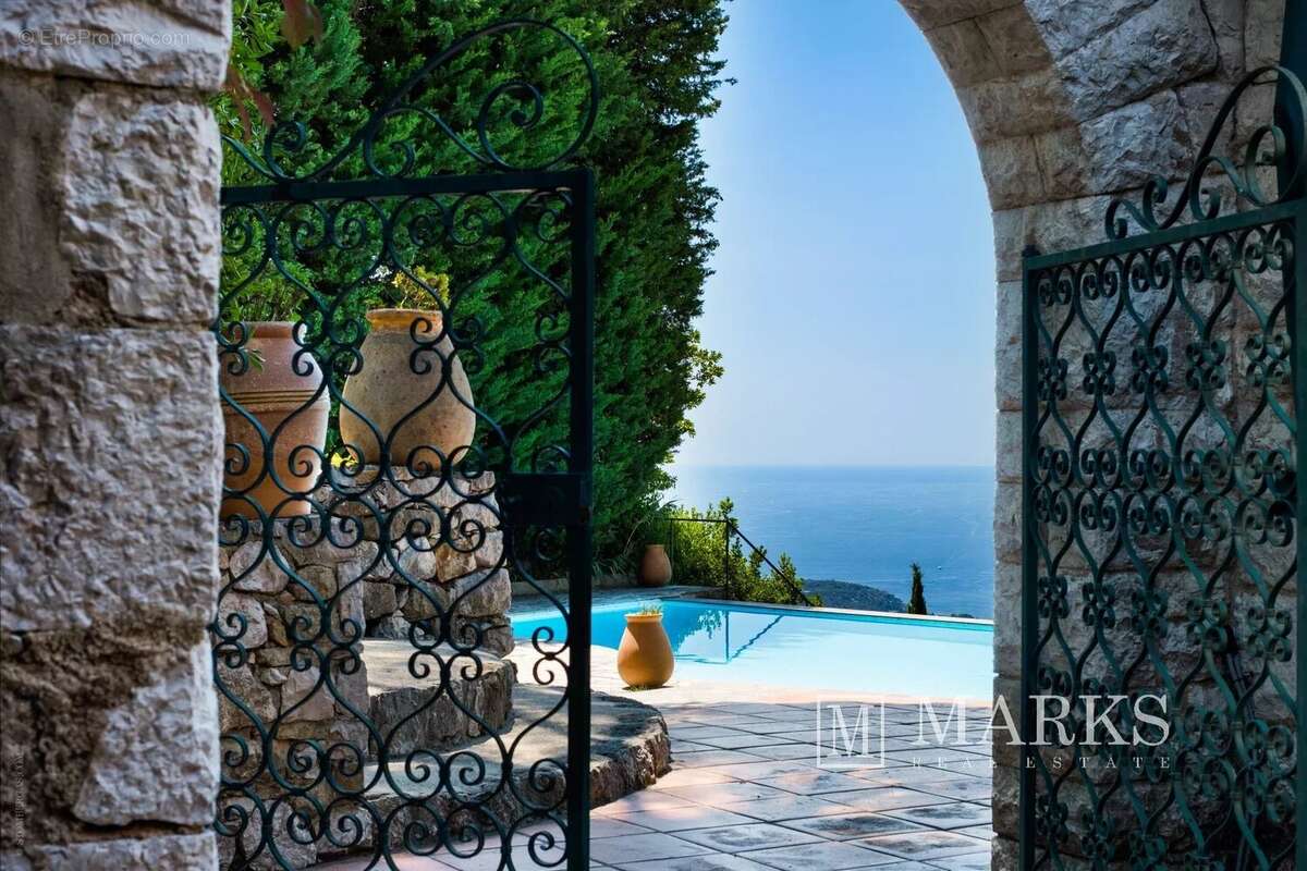 Maison à EZE