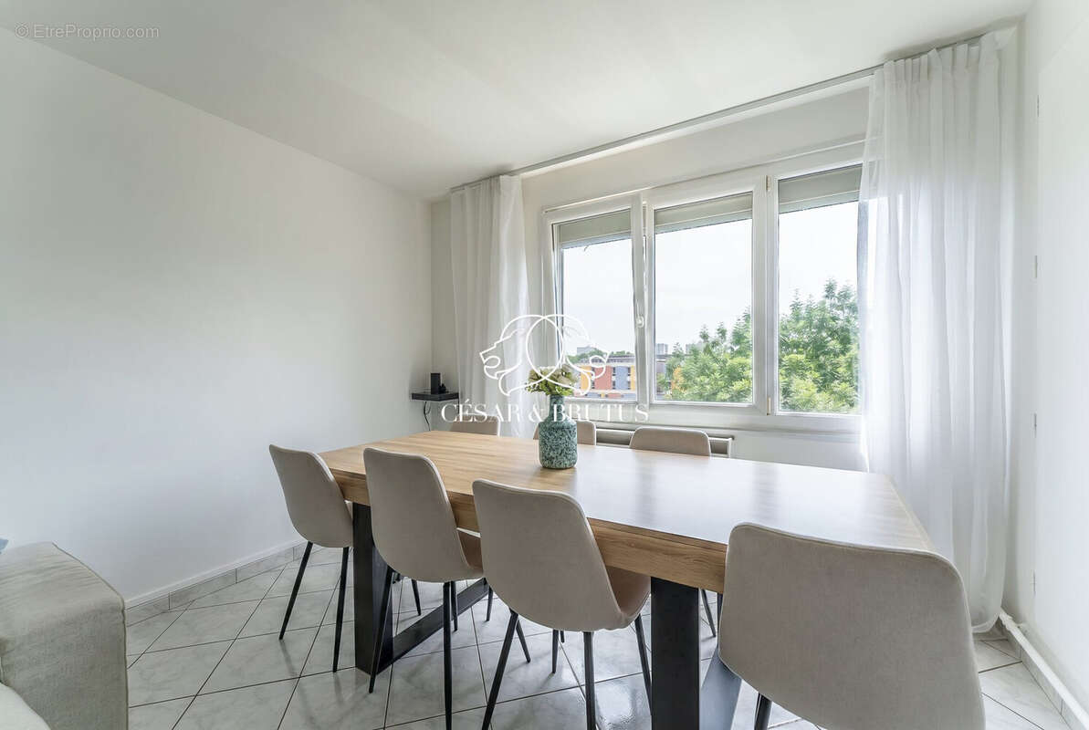 Appartement 77 m² à Saint-Priest  - photo 3