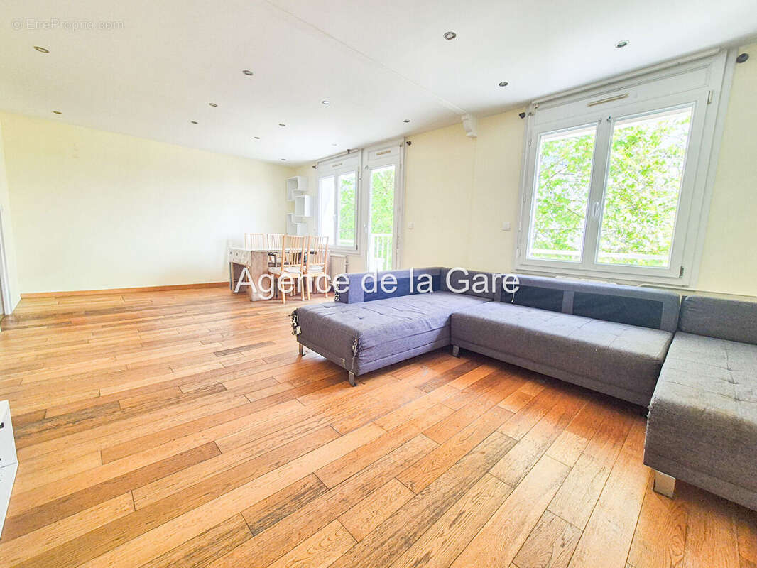 Appartement à HOUILLES