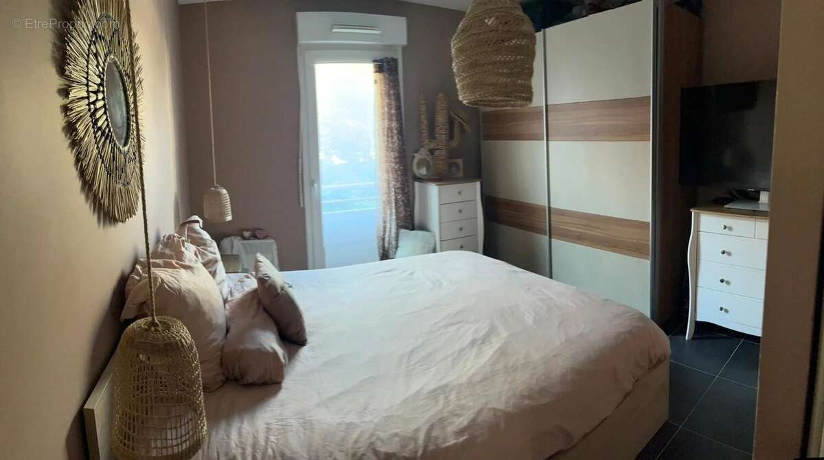 Appartement à SOLLIES-PONT