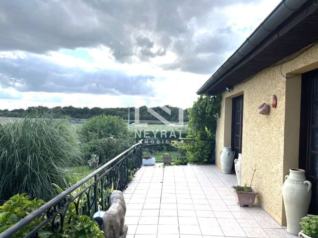 Maison 289 m² à Farges-Les-Chalon  - photo 2