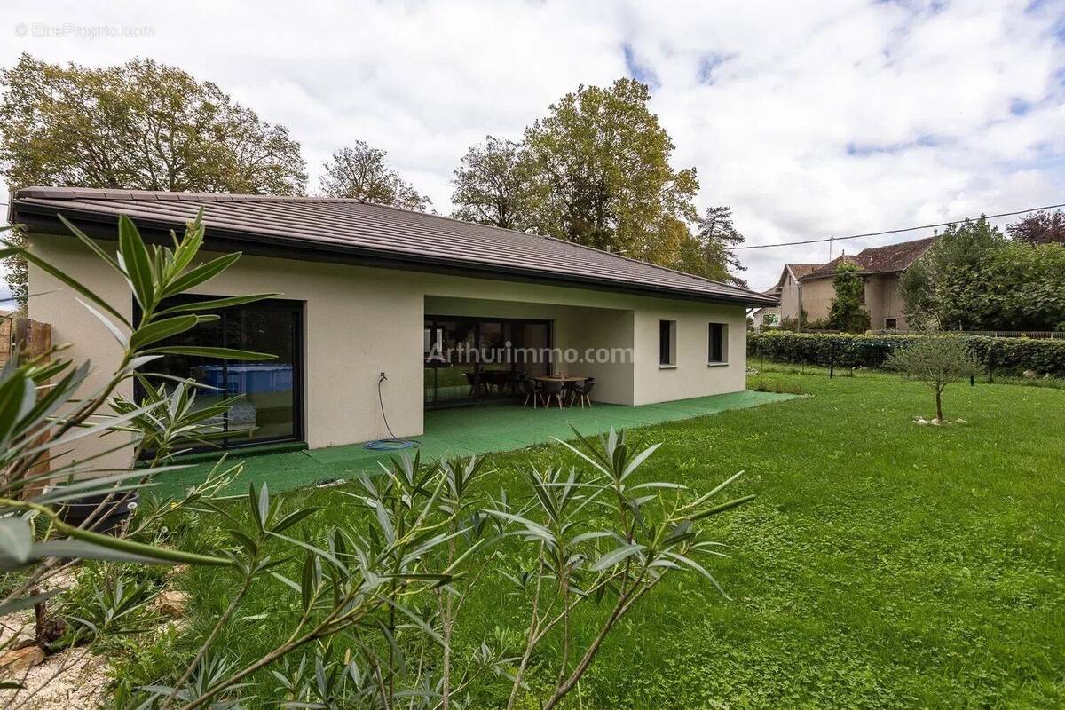 Maison à SAINT-VICTOR-DE-MORESTEL