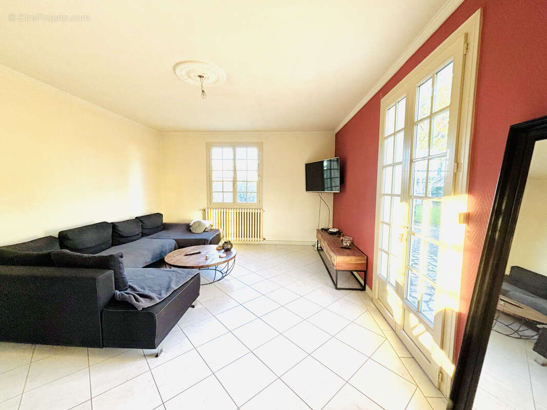 Maison à SAINT-MAGNE-DE-CASTILLON