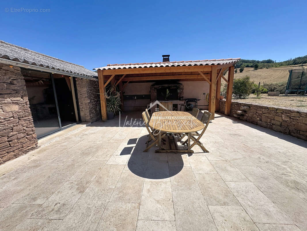 COUP DE COEUR Magnifique grange en pierres rénovée ! - photo 3