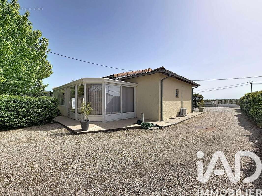 Maison 135 m² à Saint-Seurin-De-Cadourne  - photo 4