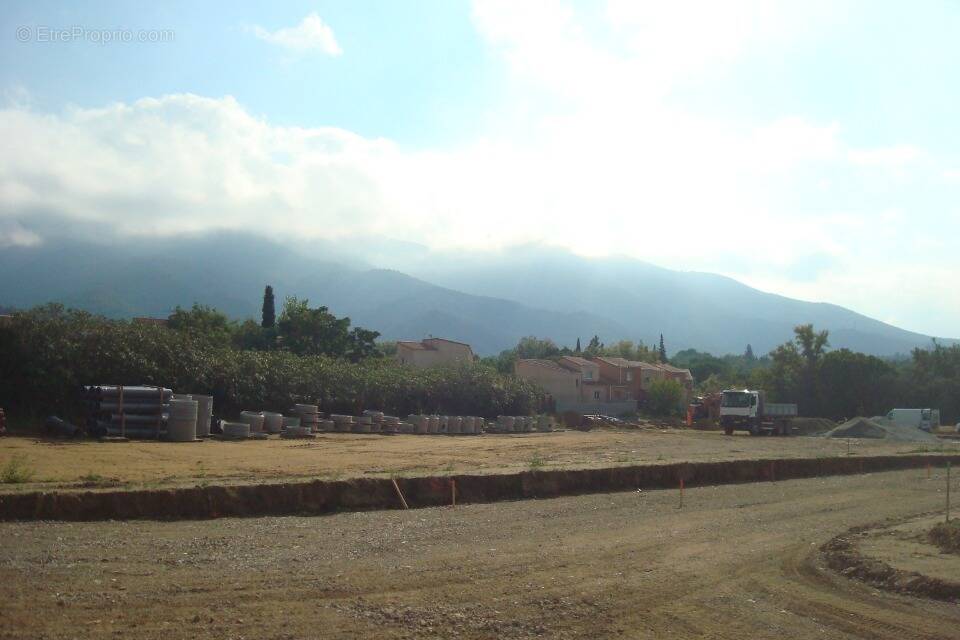 Terrain à VILLELONGUE-DELS-MONTS