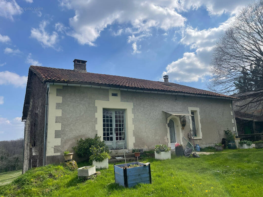 Maison à BOURDEILLES