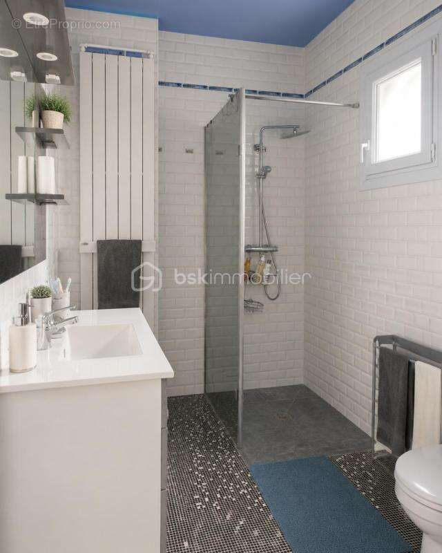 Belle longere de caractere avec dependances - photo 6