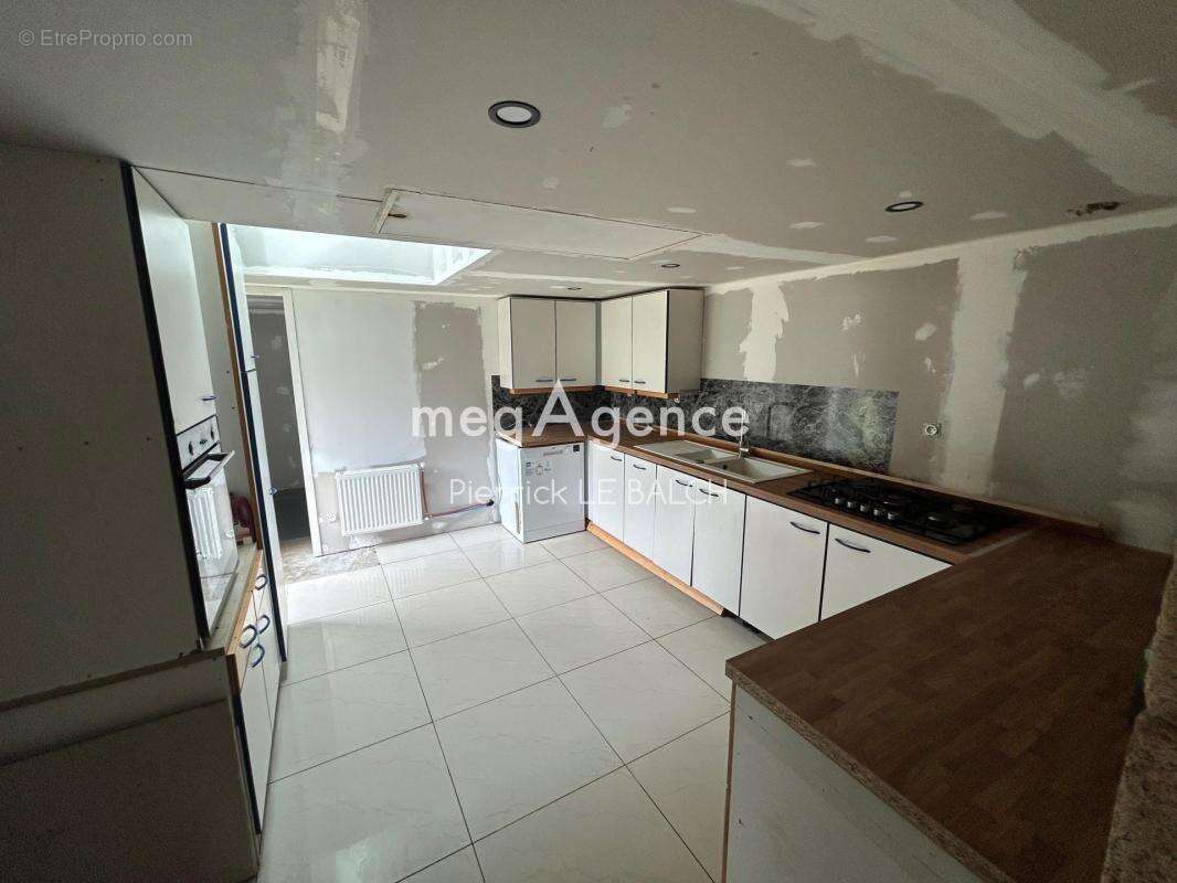 À vendre Maison en pierre rénovée de 112 m² à Plounérin - photo 8
