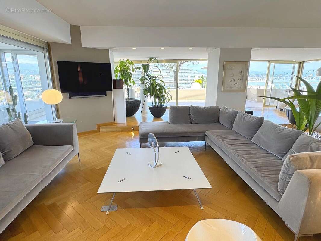 Appartement à VILLENEUVE-LOUBET