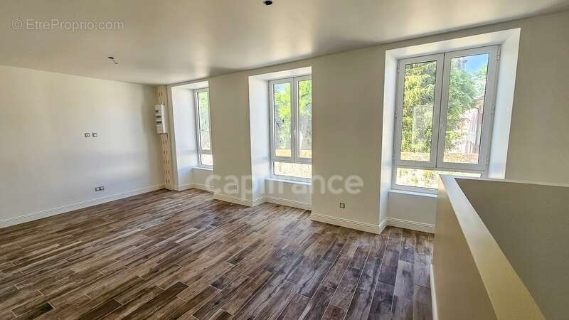 Appartement à MORIGNY-CHAMPIGNY