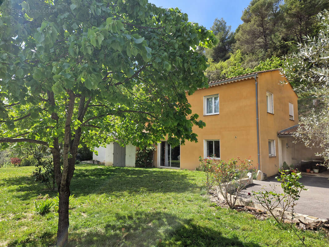 Maison à AUBRES