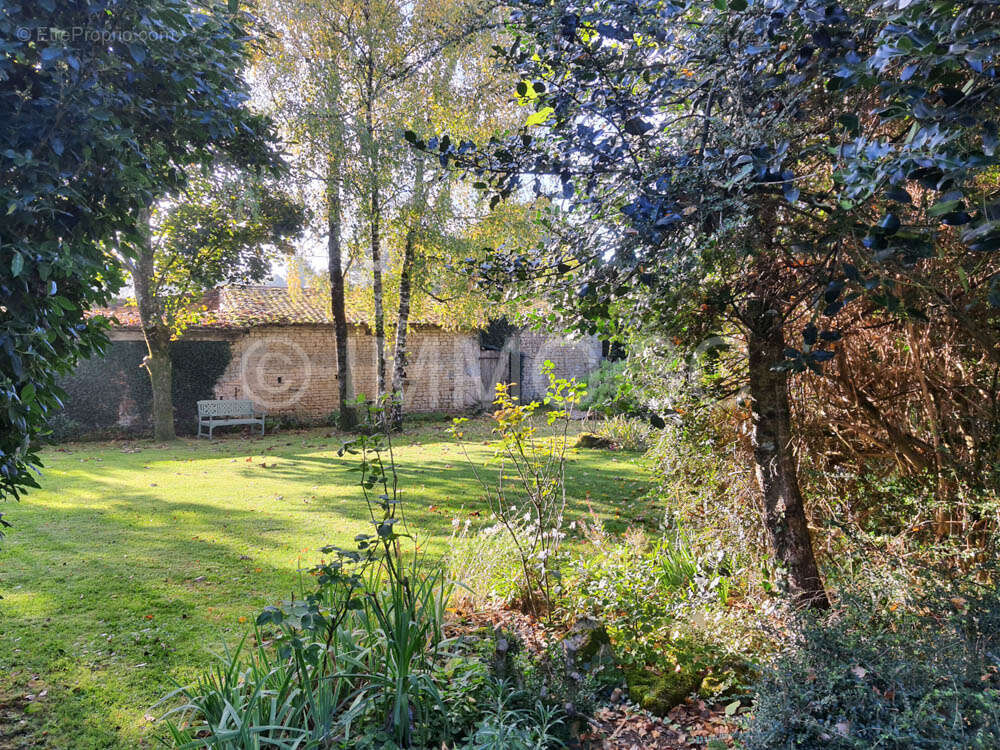 Maison à CHEF-BOUTONNE