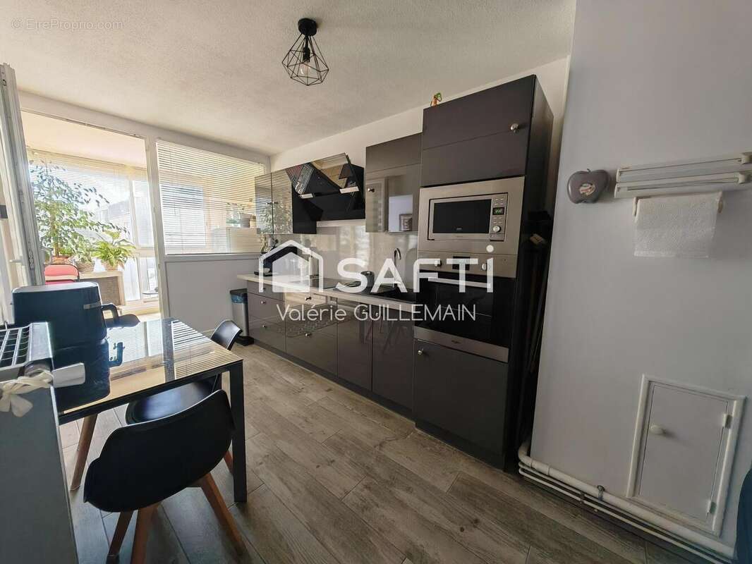 Appartement 79 m² à Istres  - photo 2