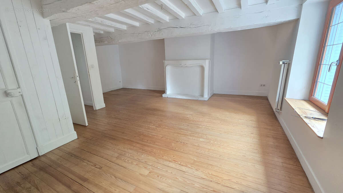 SOUVIGNY   Maison atypique de 129 m2 avec terrasse - photo 4