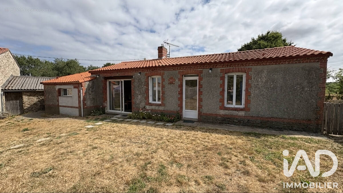 Photo 1 - Maison à ROUANS