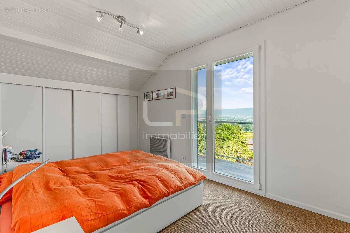 Maison à COLLONGES-SOUS-SALEVE