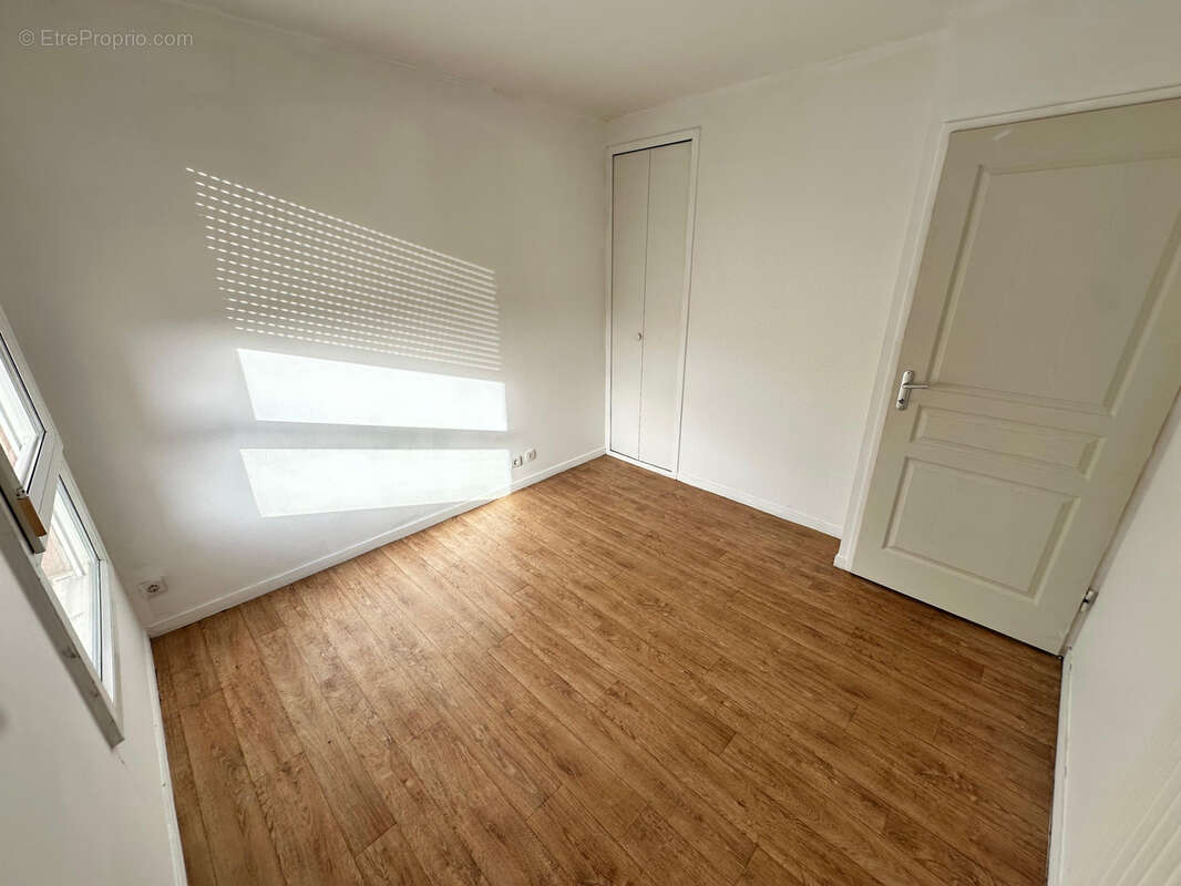 Appartement à COURCOURONNES