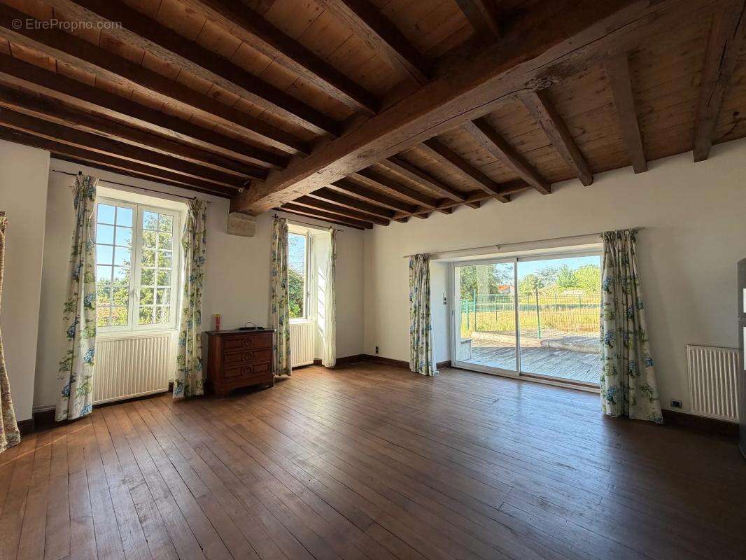 Maison de 10 pièces de 345.72 m² à Montravers - photo 2