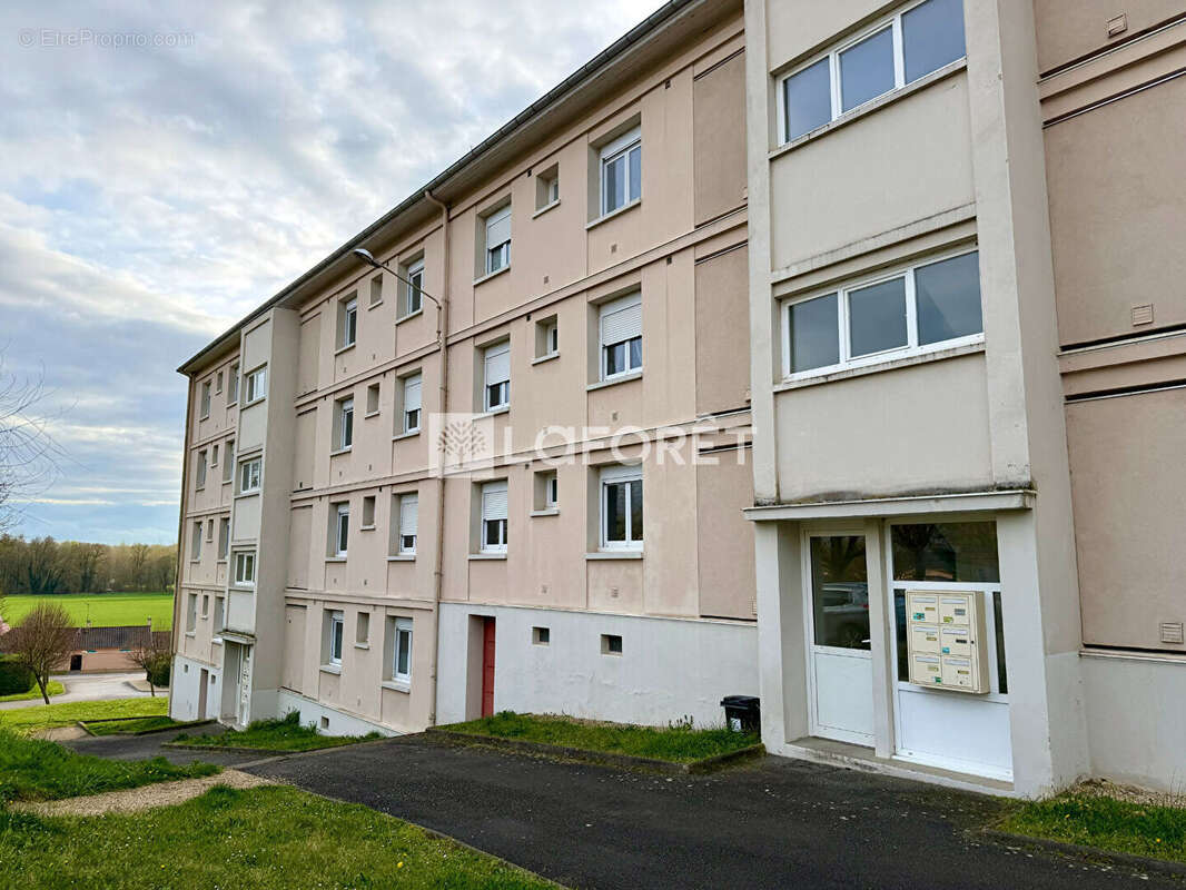 Appartement à SAINT-ETIENNE-SUR-CHALARONNE
