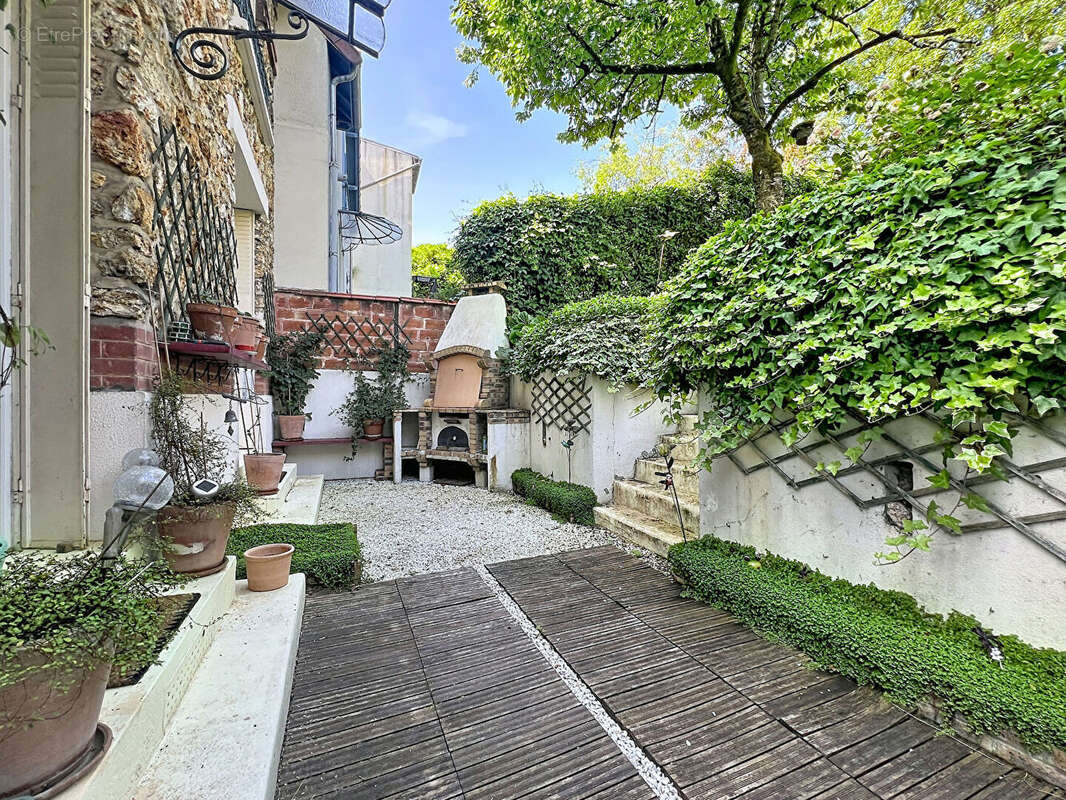 Maison à SURESNES