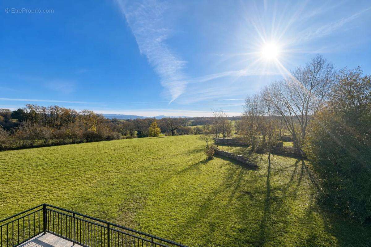 Maison de 390 m² avec terrain de 3 hectares - photo 15