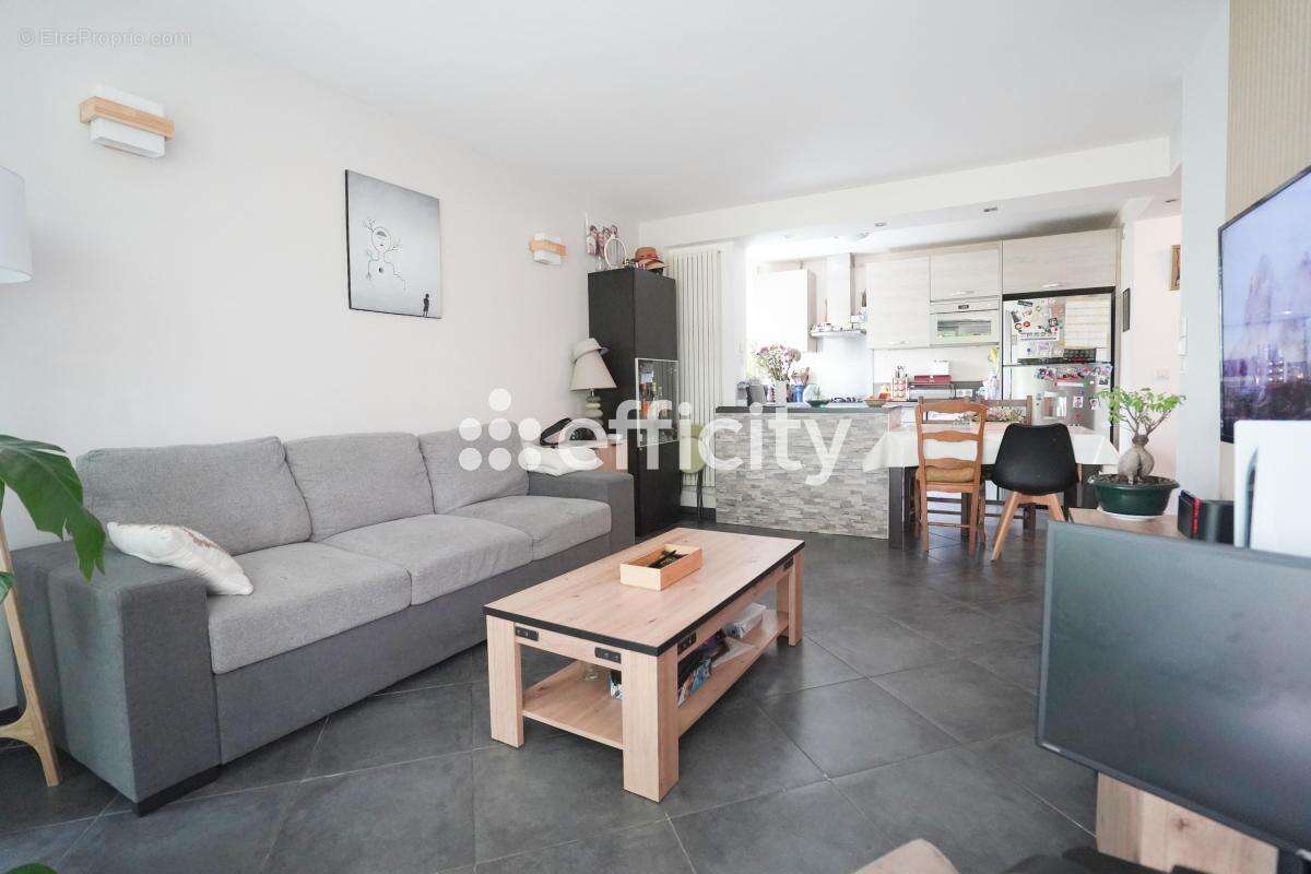 Appartement à FRESNES