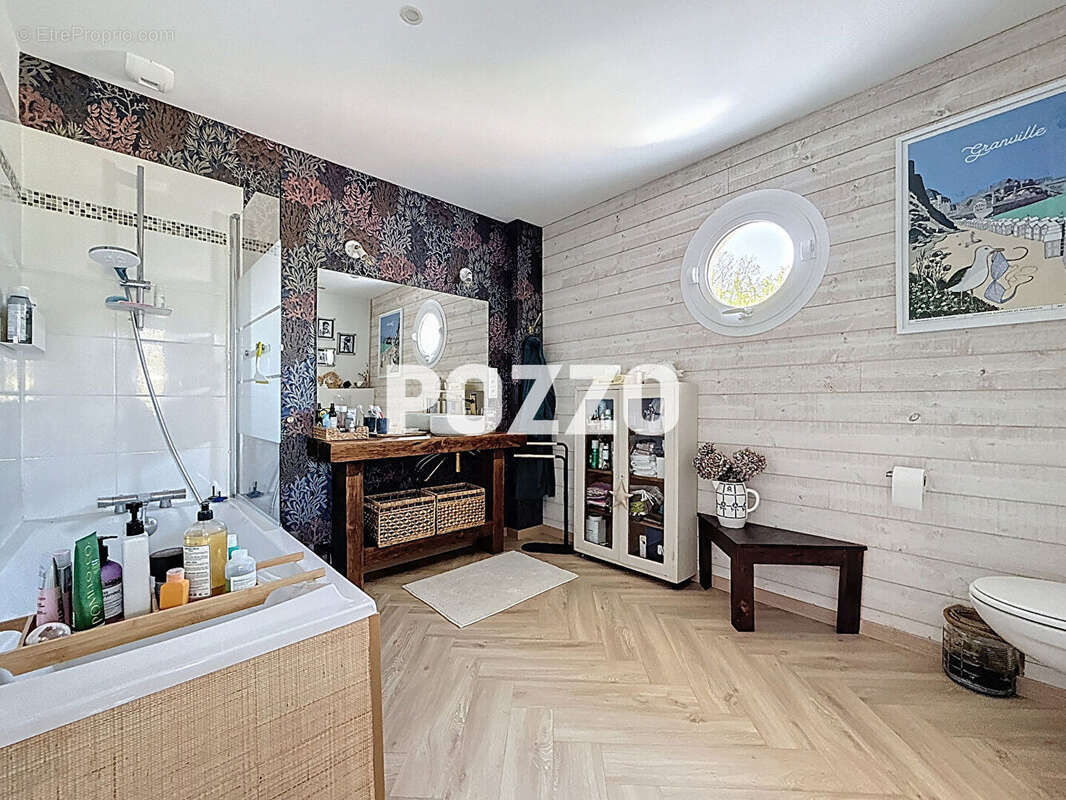 Maison à DONVILLE-LES-BAINS