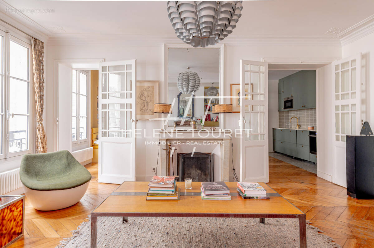 Appartement à PARIS-1E
