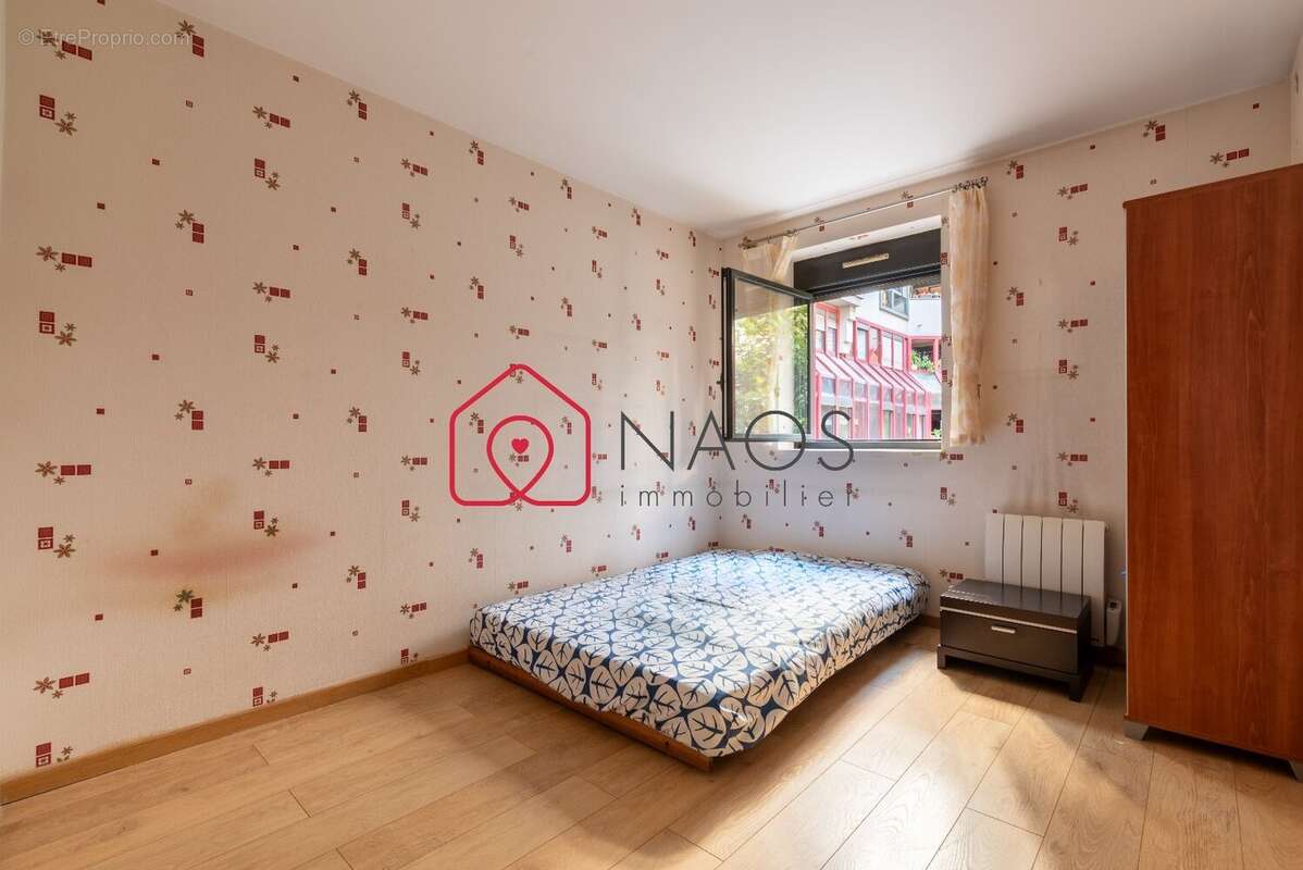 Appartement à PARIS-14E