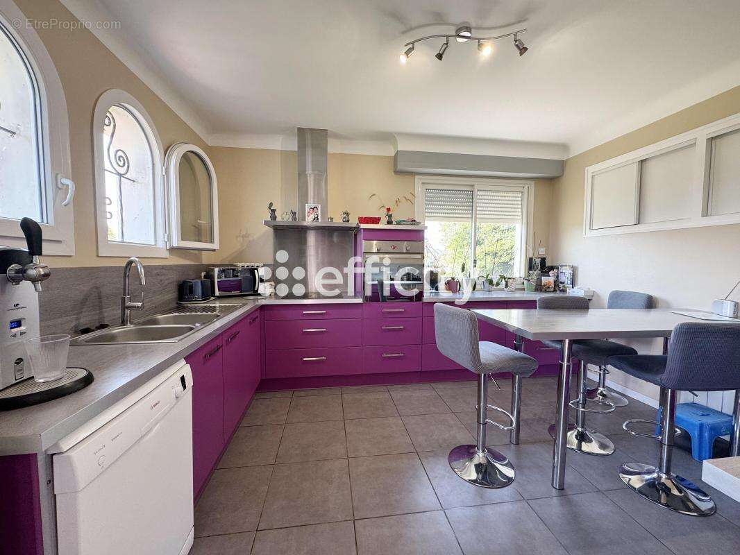 Maison 190 m² à Lembeye  - photo 4