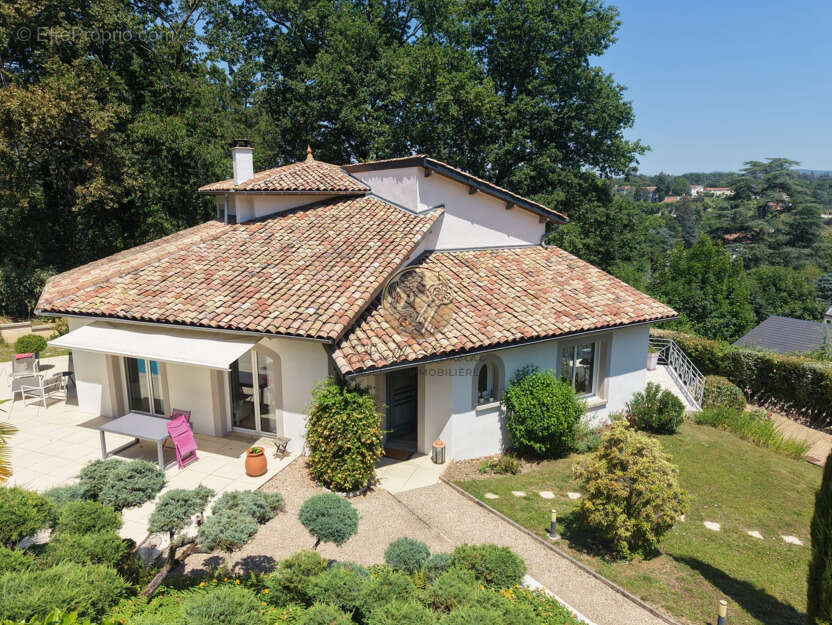 Maison à CHARBONNIERES-LES-BAINS