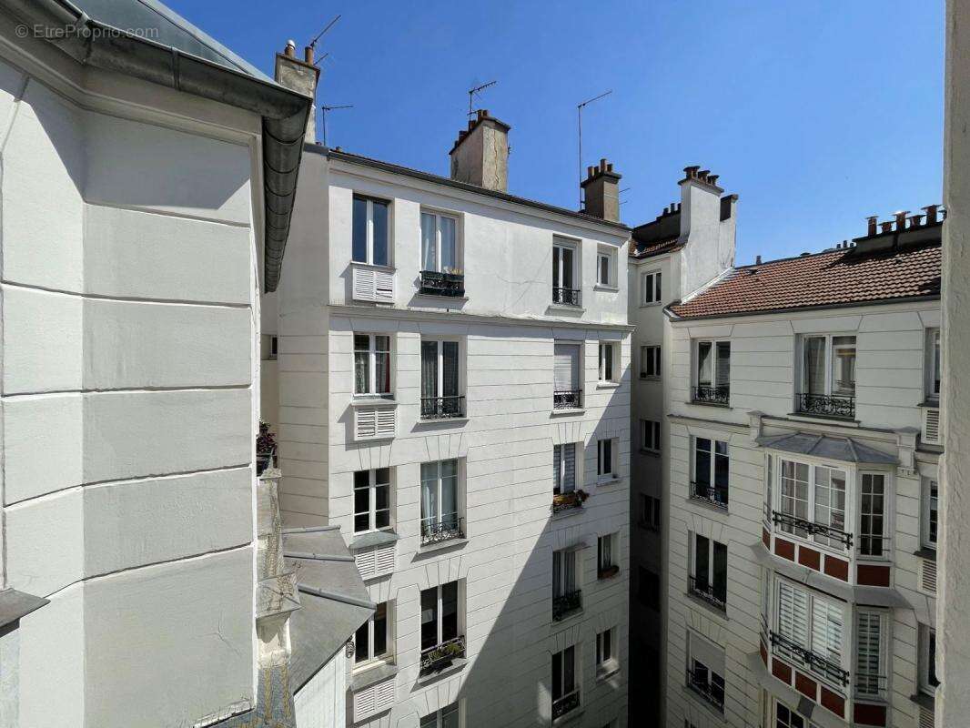 Appartement à PARIS-18E