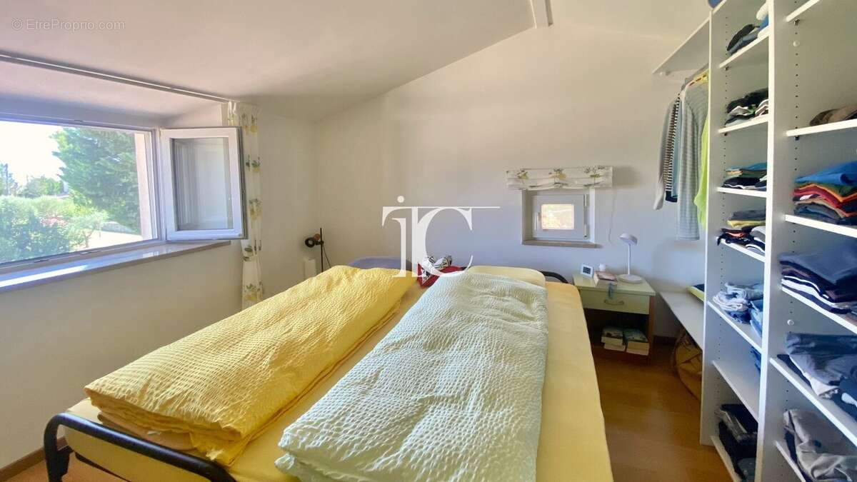 Saint ambroix, maison avec jardin arbore 2584m2, dependances, garage, piscine - photo 9