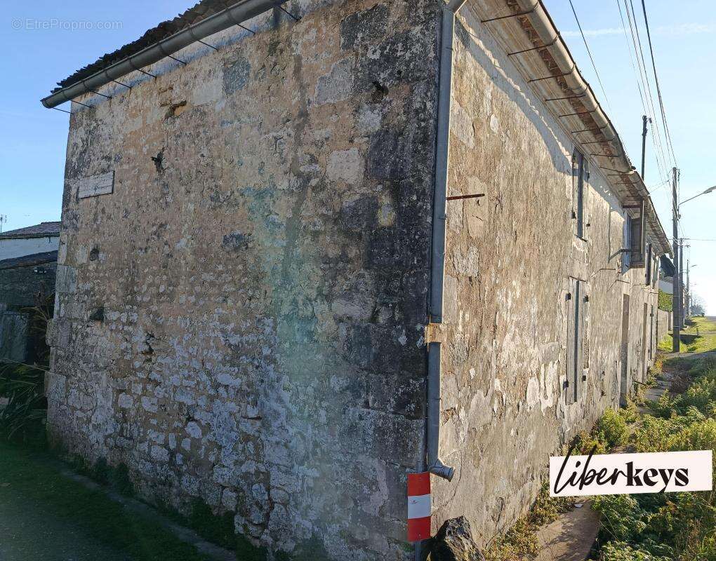 Maison à SAINT-GEORGES-DES-COTEAUX