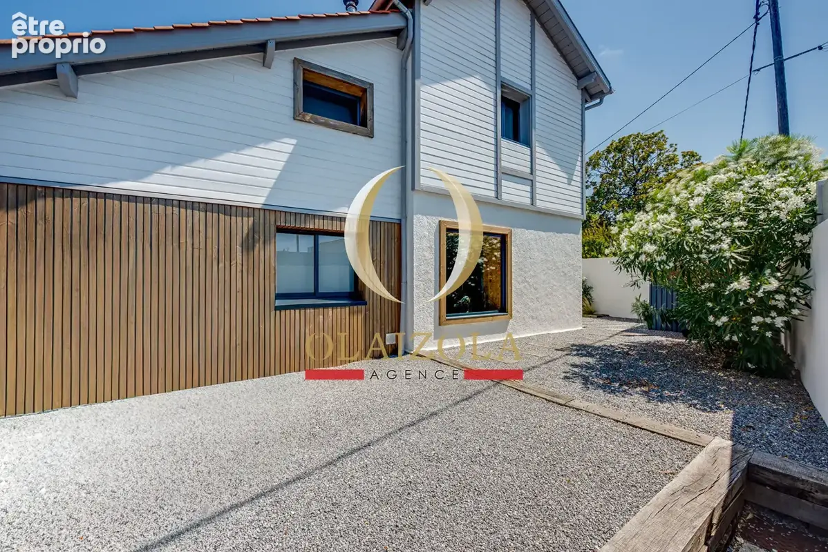 ANGLET CINQ CANTONS - Maison entièrement rénovée avec piscine - photo 12