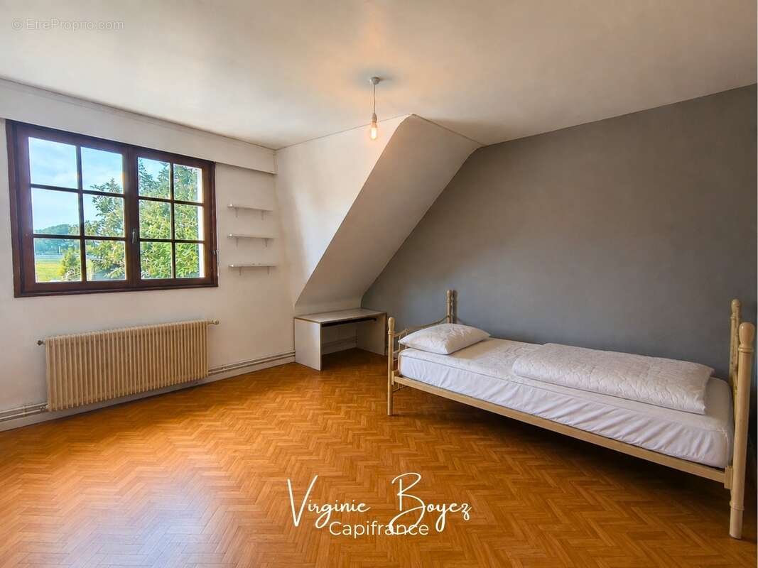 Maison de campagne 190 m² – 4 chambres – Terrain clos de 7 500 m² – Beau potentiel - photo 9