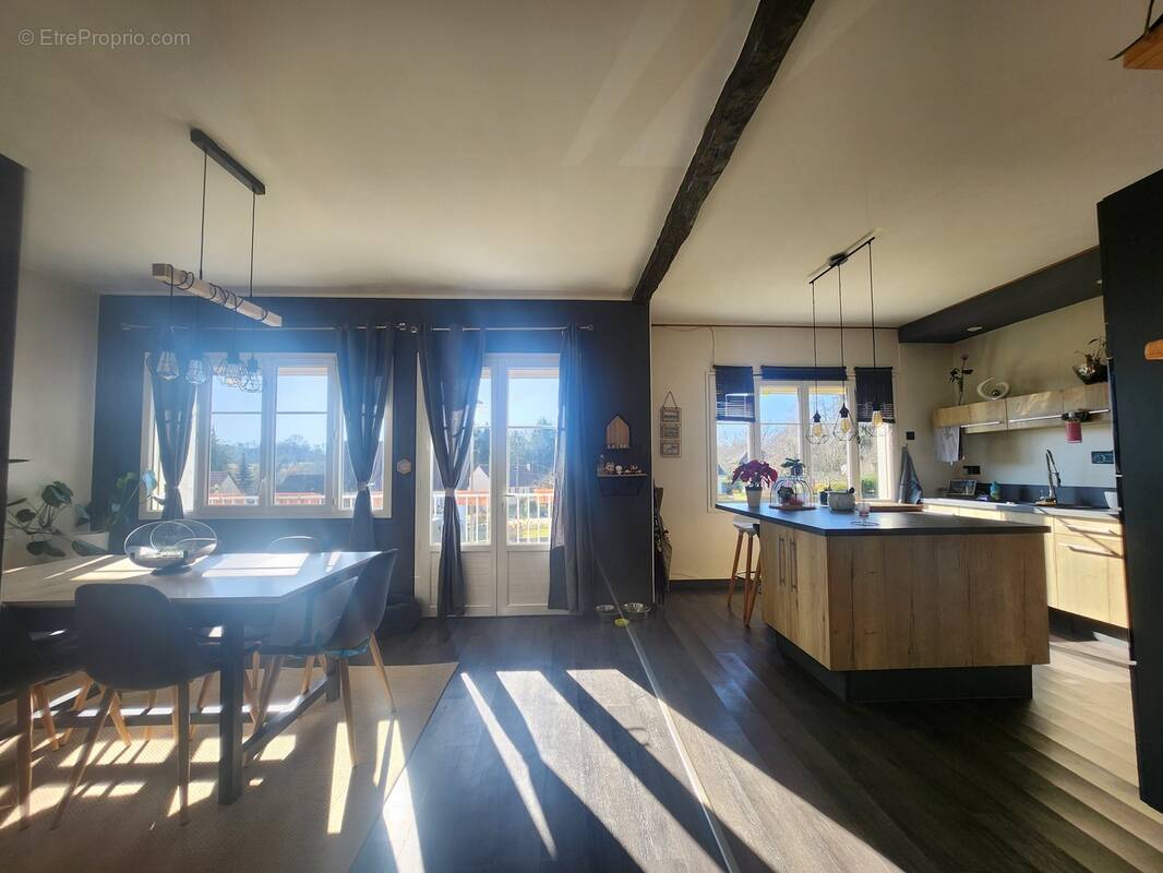 Maison à MAGNAC-BOURG