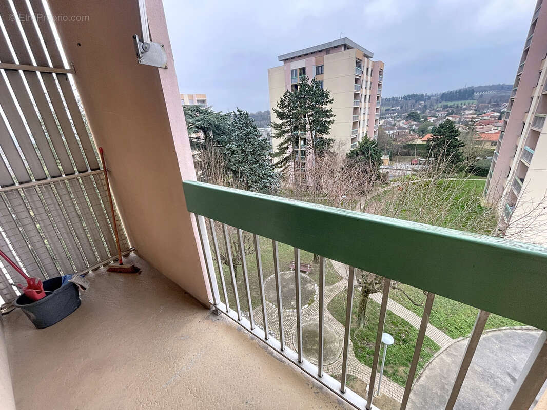 Appartement à SAINT-GENIS-LAVAL