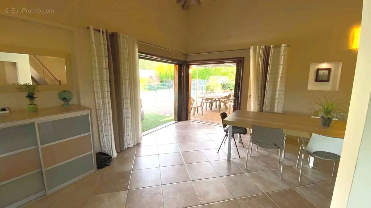 Maison à LA ROQUE-D'ANTHERON