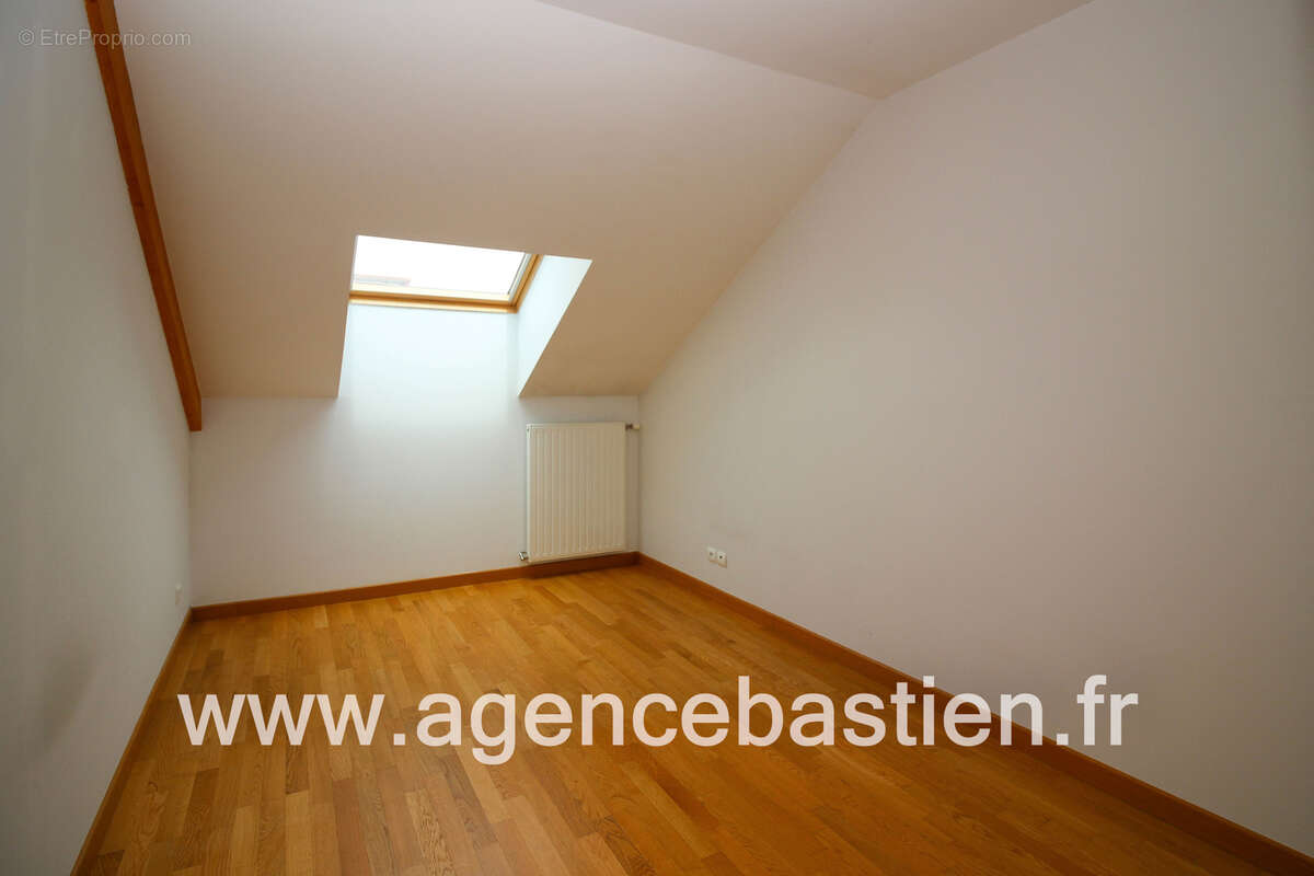 THOIRY   Appartement T4 - Dernier étage - proche centre ville - Exclusivité - photo 6