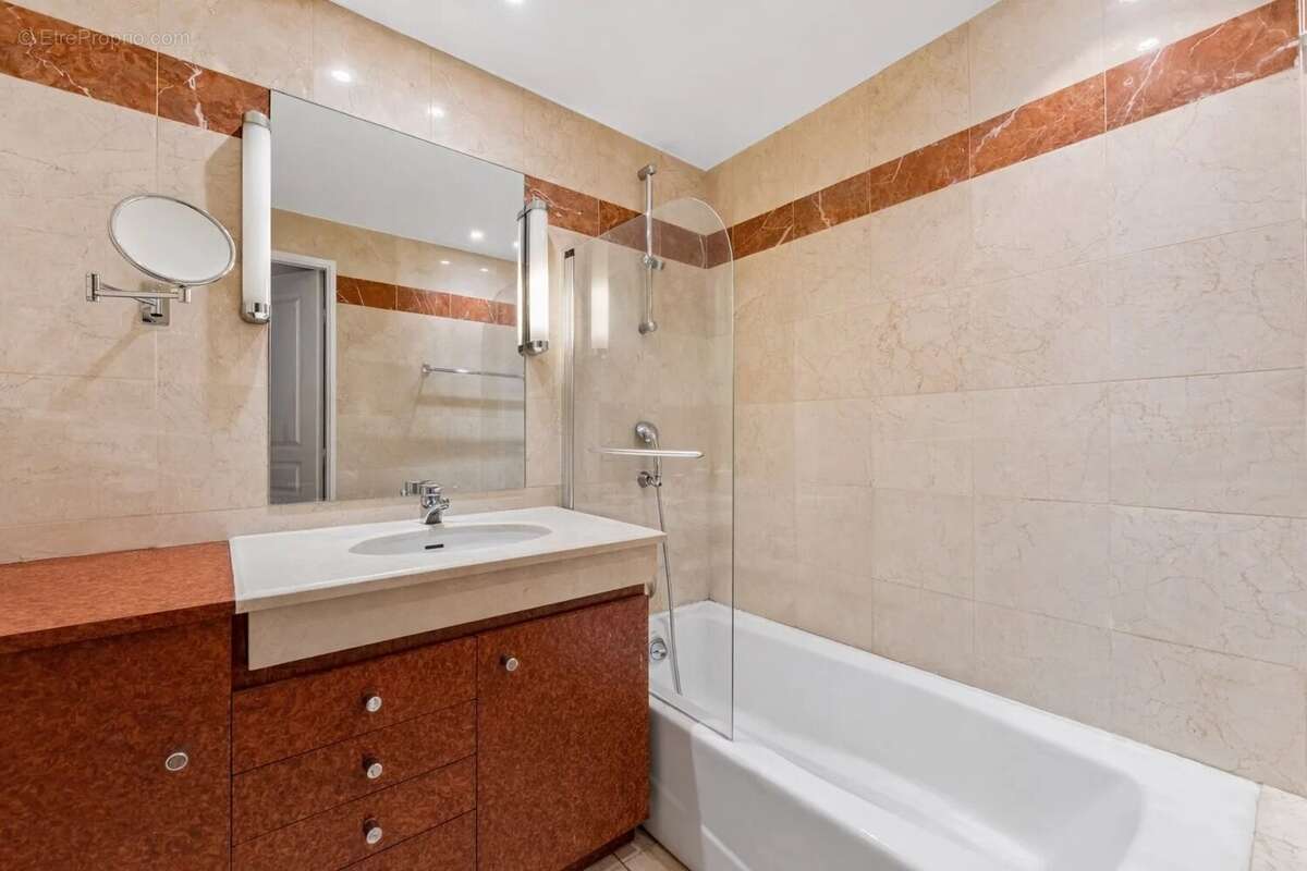 Appartement à LEVALLOIS-PERRET