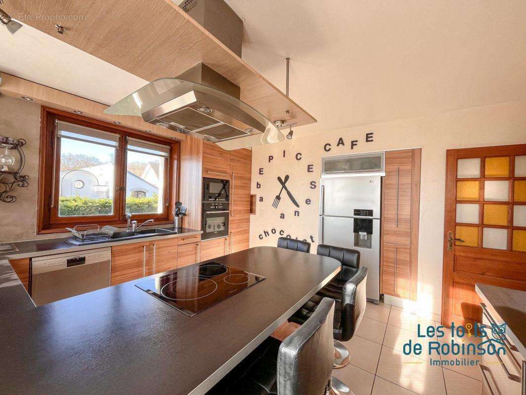 Maison à VERRIERES-LE-BUISSON