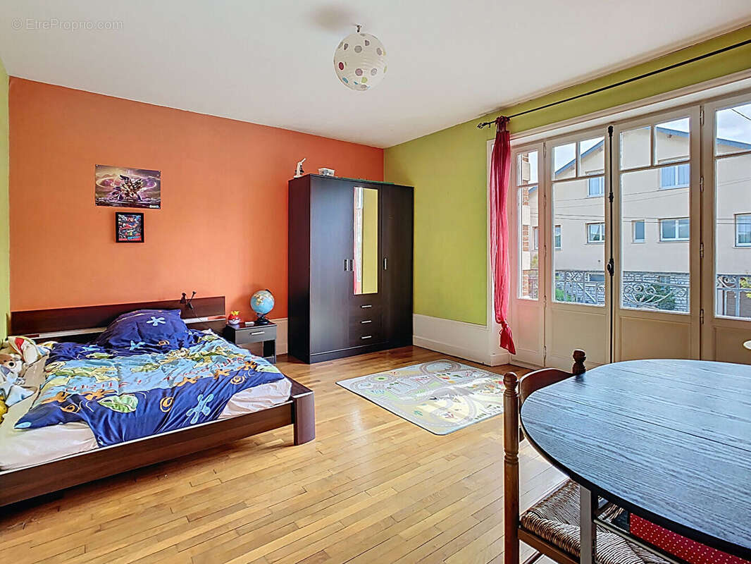 Maison à NEUFCHATEAU