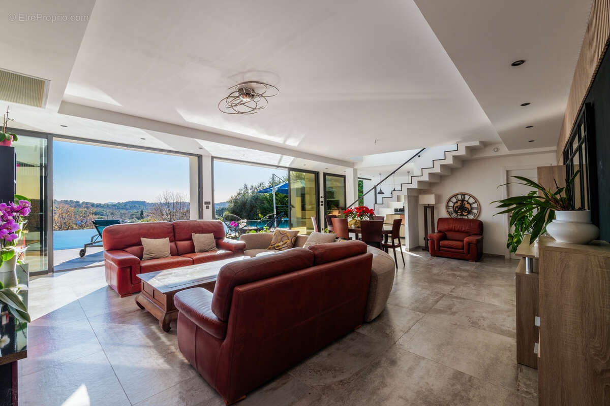 Maison à TOURRETTES-SUR-LOUP